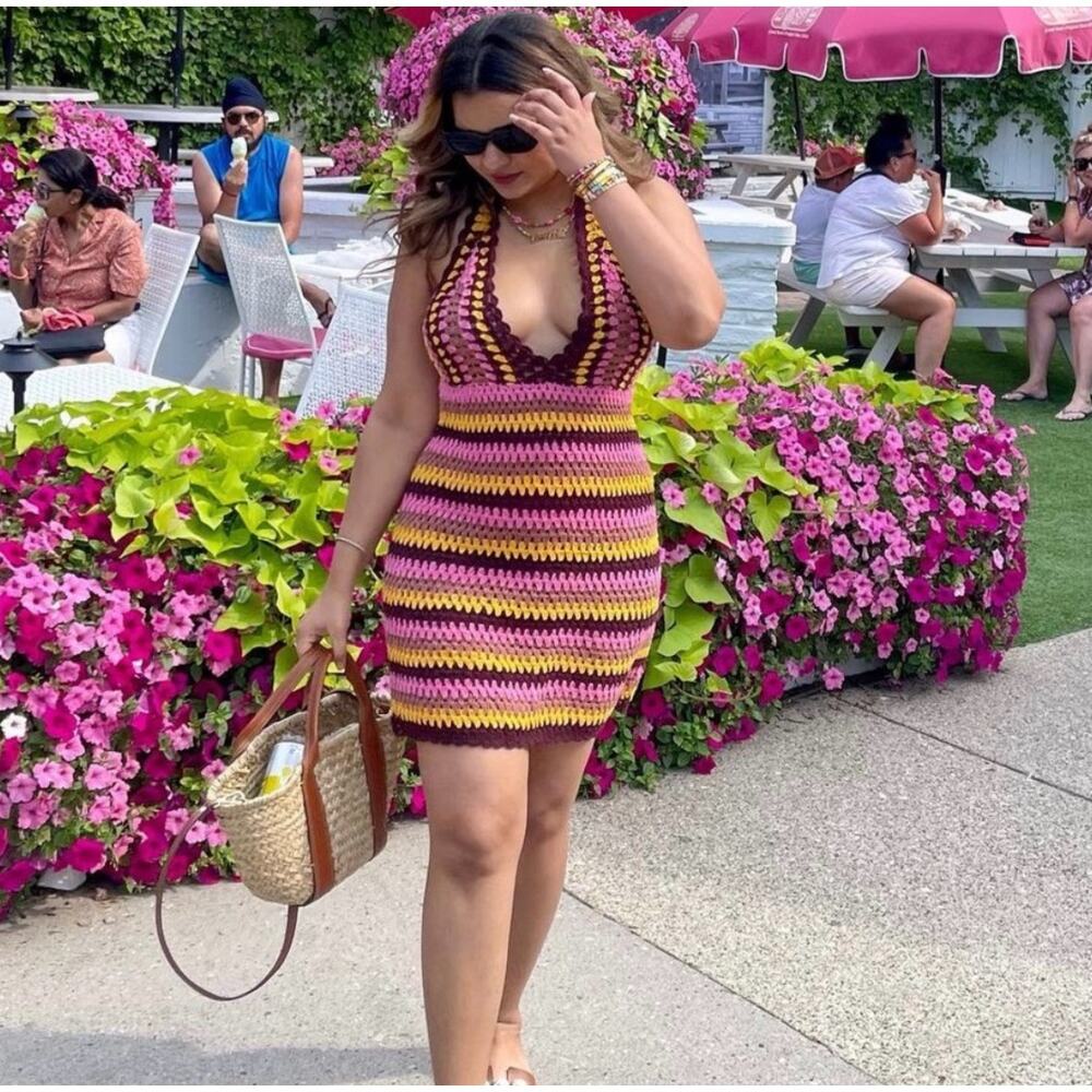 ZARA BLOGGER FAVORITE CROCHET HALTER DRESS - Picture 2 of 11